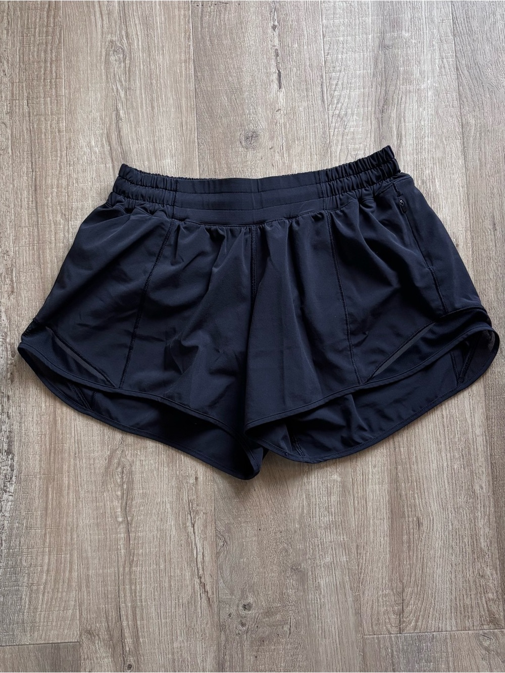 Lululemon Hotty Hot Low Rise Short 4” in Black